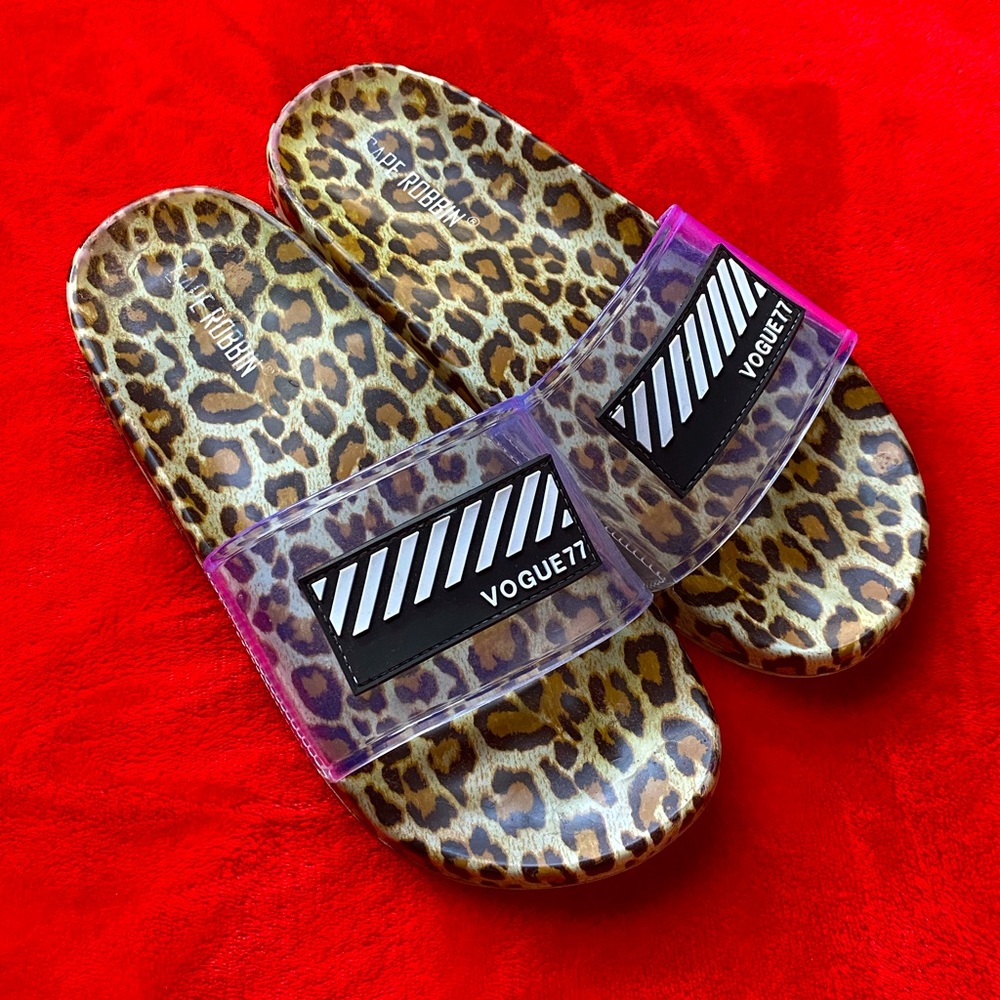 Cape Robbin vogue leopard slides